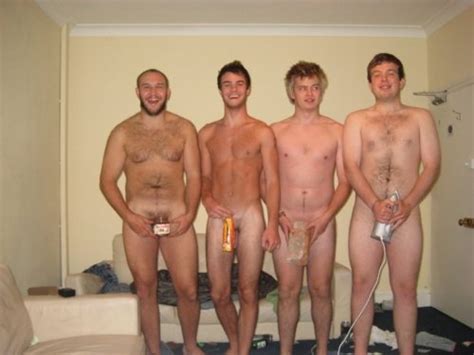 Ganas De Polla Hombres Desnudos En Los Vestuarios Naked Guys In The