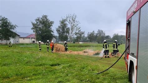 Feuer Bei P Hlde Schon Wieder Brennen Strohballen