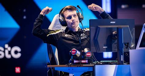 Serral Esquadrias - Serral Wins Third World Title at StarCraft II EWC 2025 Grand Finals ...