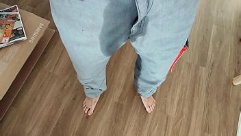 orinar en salón XVIDEOS