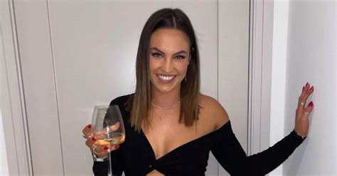 Woman Proves Bikini Snaps Aren T Always Perfect By Showing How She Looks 99 Of Time