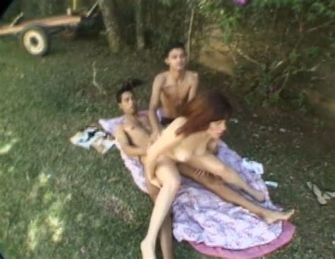 Un Gay Tente De Seduire Un Hetero Avec Une Meuf Video Porno Gay Crunchboy