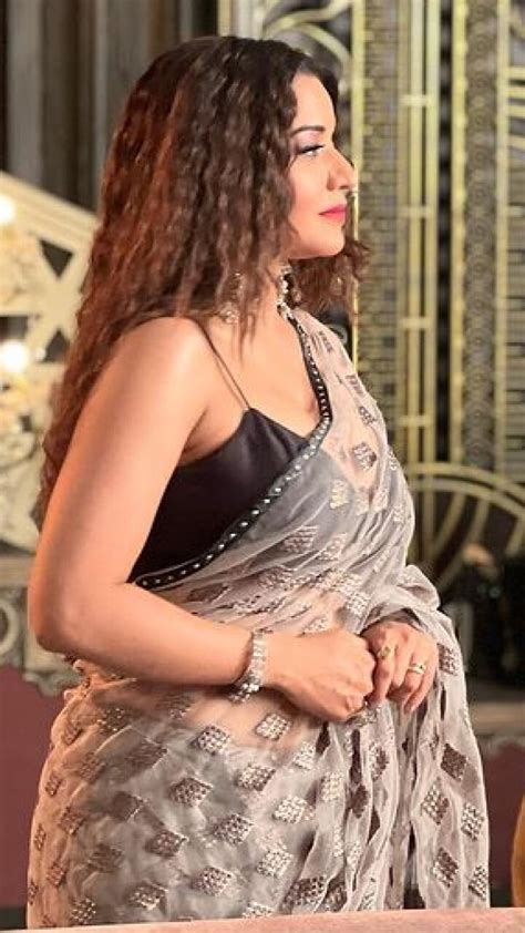 Bhojpuri Actress Monalisa Looking So Hot And Beautiful In Saree And Deep Neck Blouse