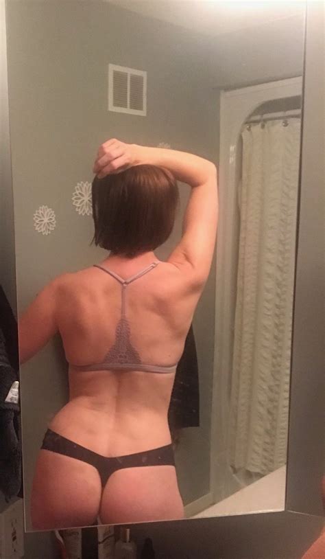 Slim Chick Taking Pictures Of Her Naked Body In The Mirror Photos