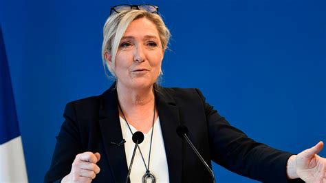 Le Pen Soll 600 000 Euro Veruntreut Haben Oe24 At