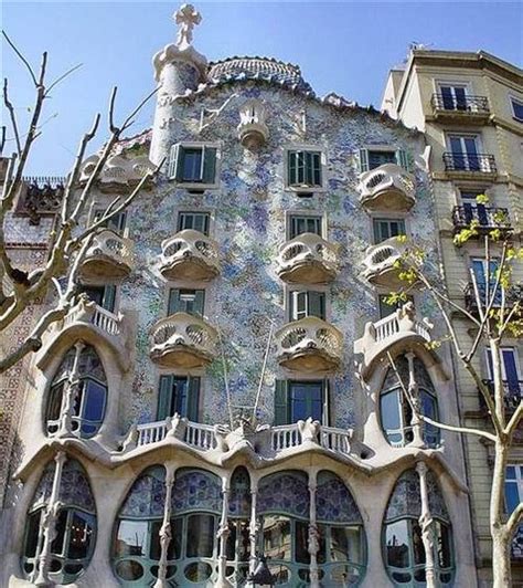 pictures of gaudi buildings - Google Search | Gaudi architecture ...