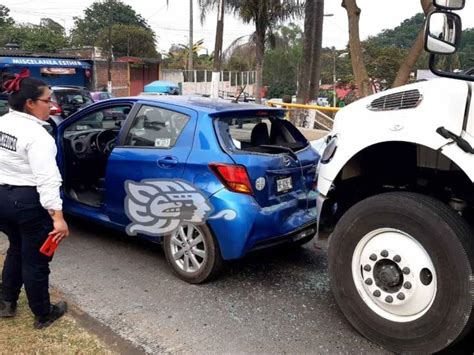 Choca Cami N Contra Autom Vil En Avenida R Bsamen De Xalapa Un Lesionado