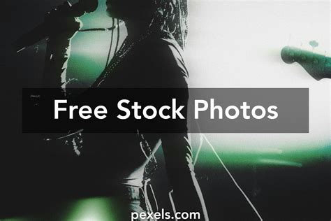 singer singing      singer singing stock