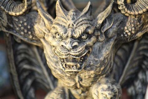 Каменная горгулья – враг или союзник?