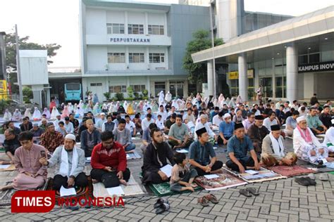 Pelaksanaan Sholat Idul Adha 1445 H Di Universitas Widyagama Malang