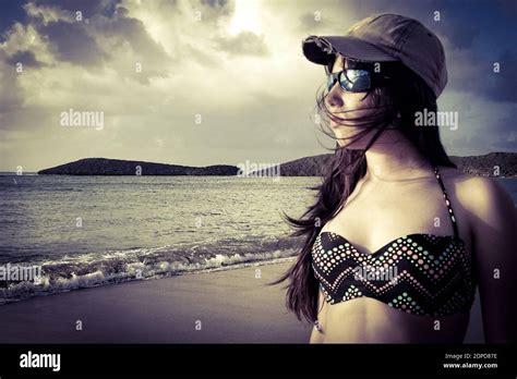 Bikini top jahre Fotos und Bildmaterial in hoher Auflösung Alamy