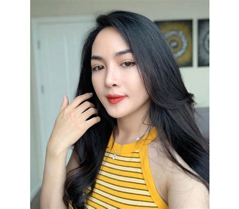 Chẳng cần ăn mặc thiếu vải nàng hot girl vẫn khoe được đôi bồng đào bốc lửa Người đẹp Việt