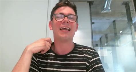 Things Straight Men Do That Confuse Gay People Thought Catalog