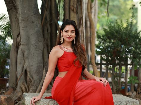 Tanya Ravichandran Hot Wallpapers Set