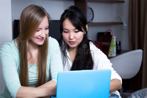 Blonde And Brunette Girls Spend Time Together Stock Image Image Of Positive Face 142434077