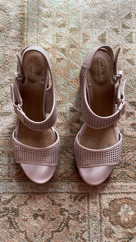 Sandały CLARKS cm skórzane nude beżowe beż cieliste Kalisz OLX pl