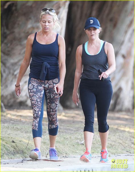 Reese Witherspoon Premieres Hot Pursuit During Busy Week Photo 3359684 Julie Bowen Reese