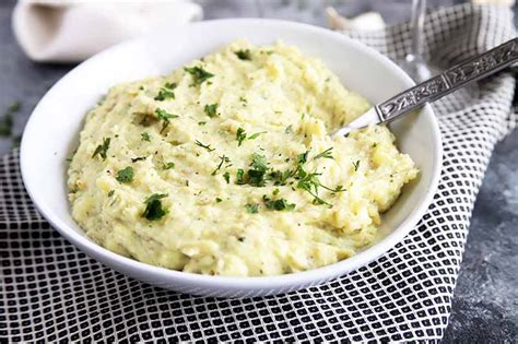 Smooth And Creamy Garlic Parsley Mashed Potatoes Foodal