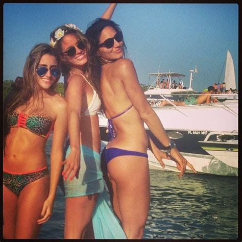 Naked Valerie Domínguez Added 07 19 2016 by Pepelepu