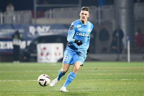 Foot OM Vitinha Se Fait Secouer Le Buteur De LOM Dans Le Dur Foot 01