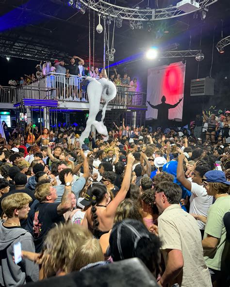 Ocean City MD Nightlife:Explore The Best Bars, Clubs, & More