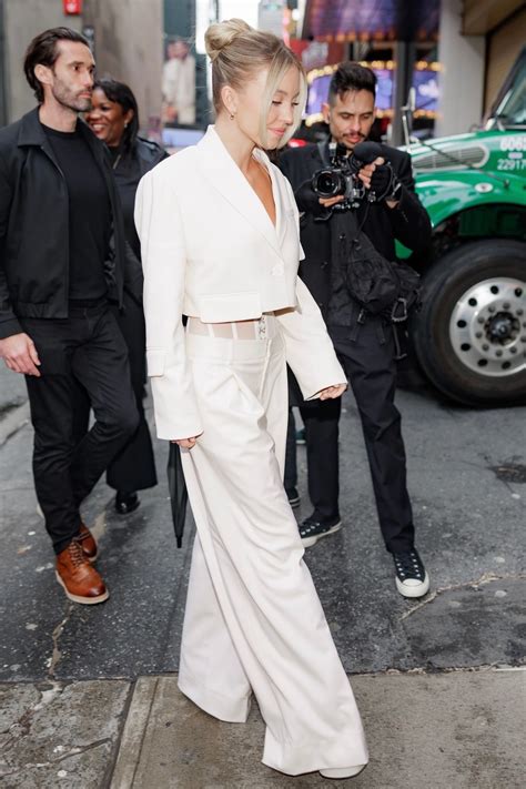 Sydney Sweeney Drew Barrymore Show Cleavage Tease Hot Celebs Home