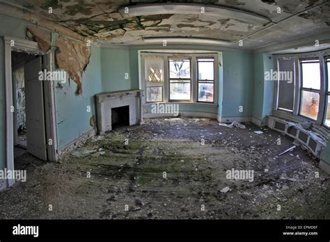 Dilapidated house interior hi-res stock photography and images - Alamy