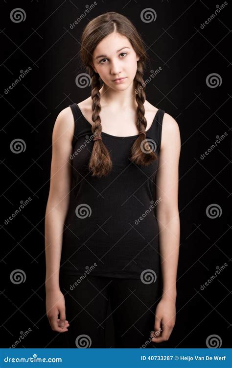 Sch Nes Brunette M Dchen Mit Z Pfen Stockbild Bild Von Wunsch Anstarren