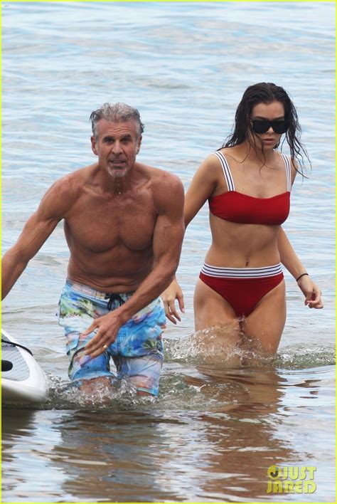 Hailee Steinfeld Goes Paddle Boarding In A Bikini On Christmas Photo