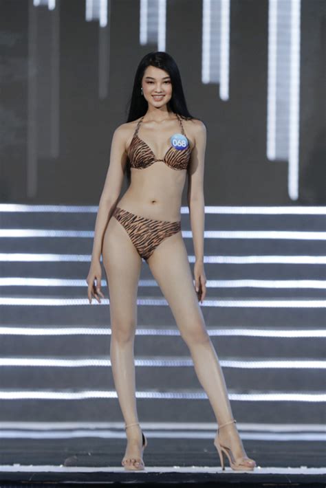 Ng M Lo T Nh Trong Ph N Thi Trang Ph C Bikini C A Miss World Vietnam Nam Em C Ng D N M