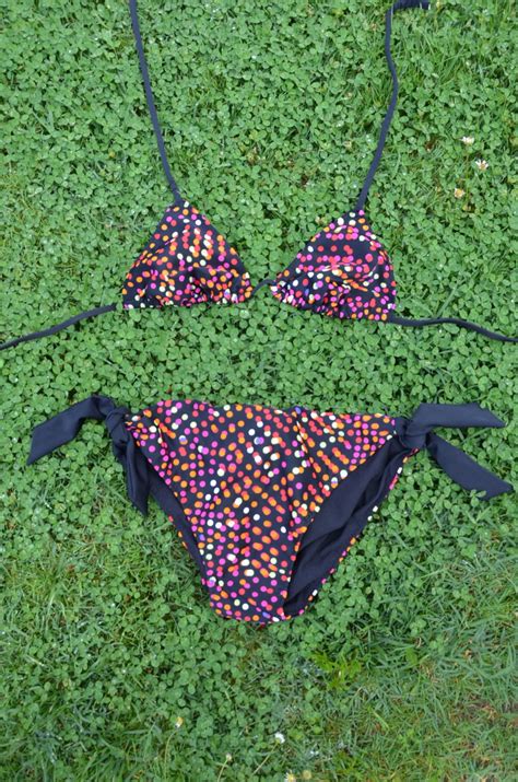 COME CREARE UN COSTUME DA BAGNO BIKINI CON SLIP A LACCETTI E TOP A