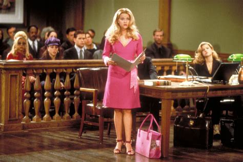 Elle Things We Must See In Legally Blonde Show Pubity