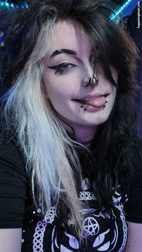 Easygoinggoth Nude OnlyFans Leaks Fappening FappeningBook