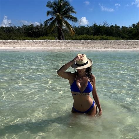 Himar González cuerpazo en bikini en Cuba IG 5 12 23