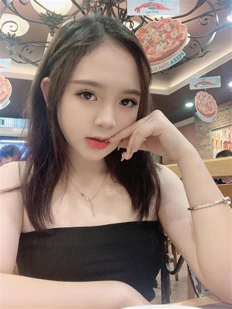 Hot girl tiểu học một thời theo đuổi hình ảnh trưởng thành gợi cảm Giới trẻ ZNEWS VN