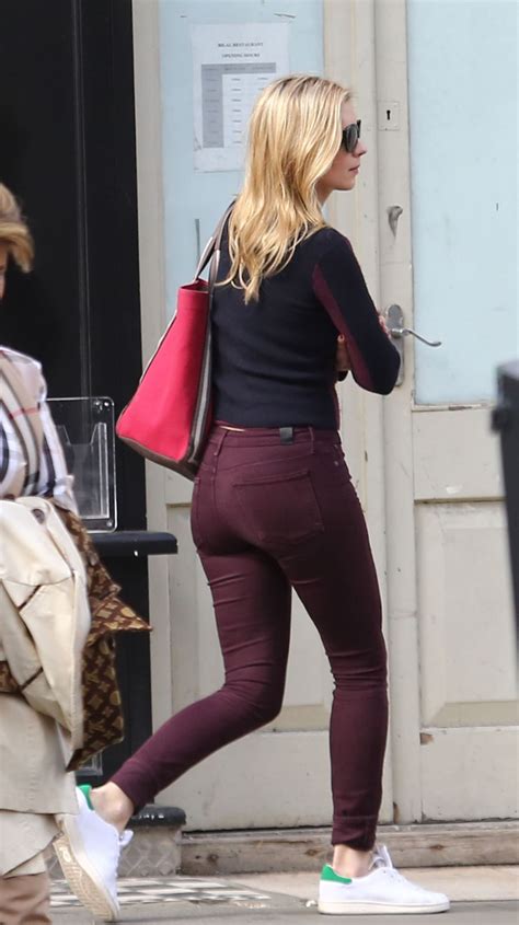 Rachel Riley Street Style - West London 05/12/2017 • CelebMafia