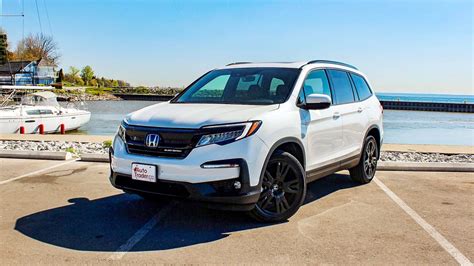 Download Sleek And Modern Honda Pilot On The Open Road Wallpaper