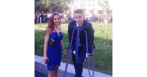 Футболна надежда на Бургас с патерици на бала, счупил лошо крак в петък ...