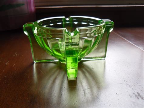 Vintage Green Depression Vaseline Glass Art Deco Ashtray Antique