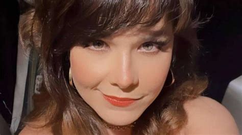 Em Meio S Pol Micas O Ex Samara Felippo Posa De Lingerie E Manda Recado