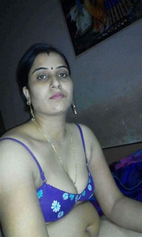 Indian Desi Bhabhi Big Hot Boobs Show Bhabhi