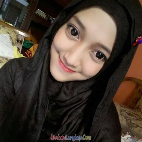 42 Foto Cewek Cantik Berjilbab Pas Banget Di Jadiin Istri