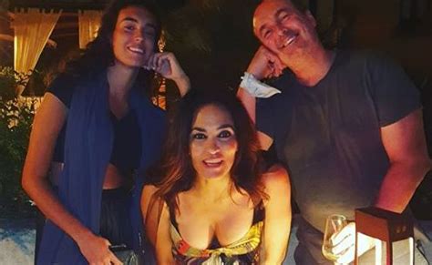 Maria Grazia Cucinotta Spegne Candeline A Salina Foto Perizona