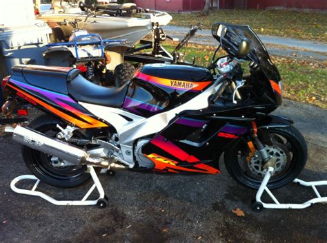 1994 Yamaha FZR1000 | Bike-urious