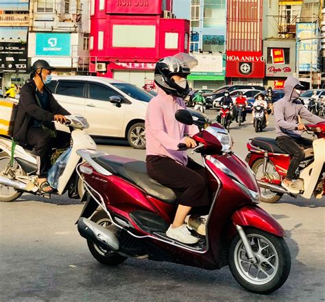 Nắng nóng gay gắt nhiều khu vực trên cả nước có nơi trên 39 độ C Báo