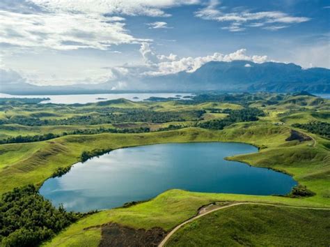 Danau Sentani – ESKPLORE INDONESIA