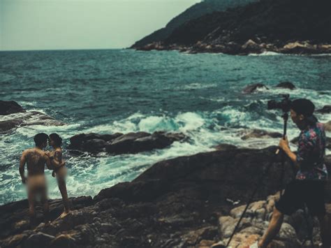 Bộ ảnh cưới nude táo bạo của đôi vợ chồng trẻ gây bão mạng xã hội