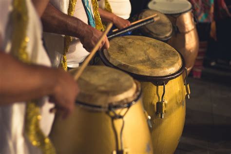 O Instrumento De Percussão Conhecido Como Triângulo LIBRAIN