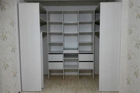 Шкаф в нишу метр на метр 82 фото