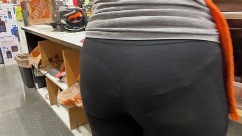 Tight Brunette Vpl Spandex Leggings Yoga Pants Forum